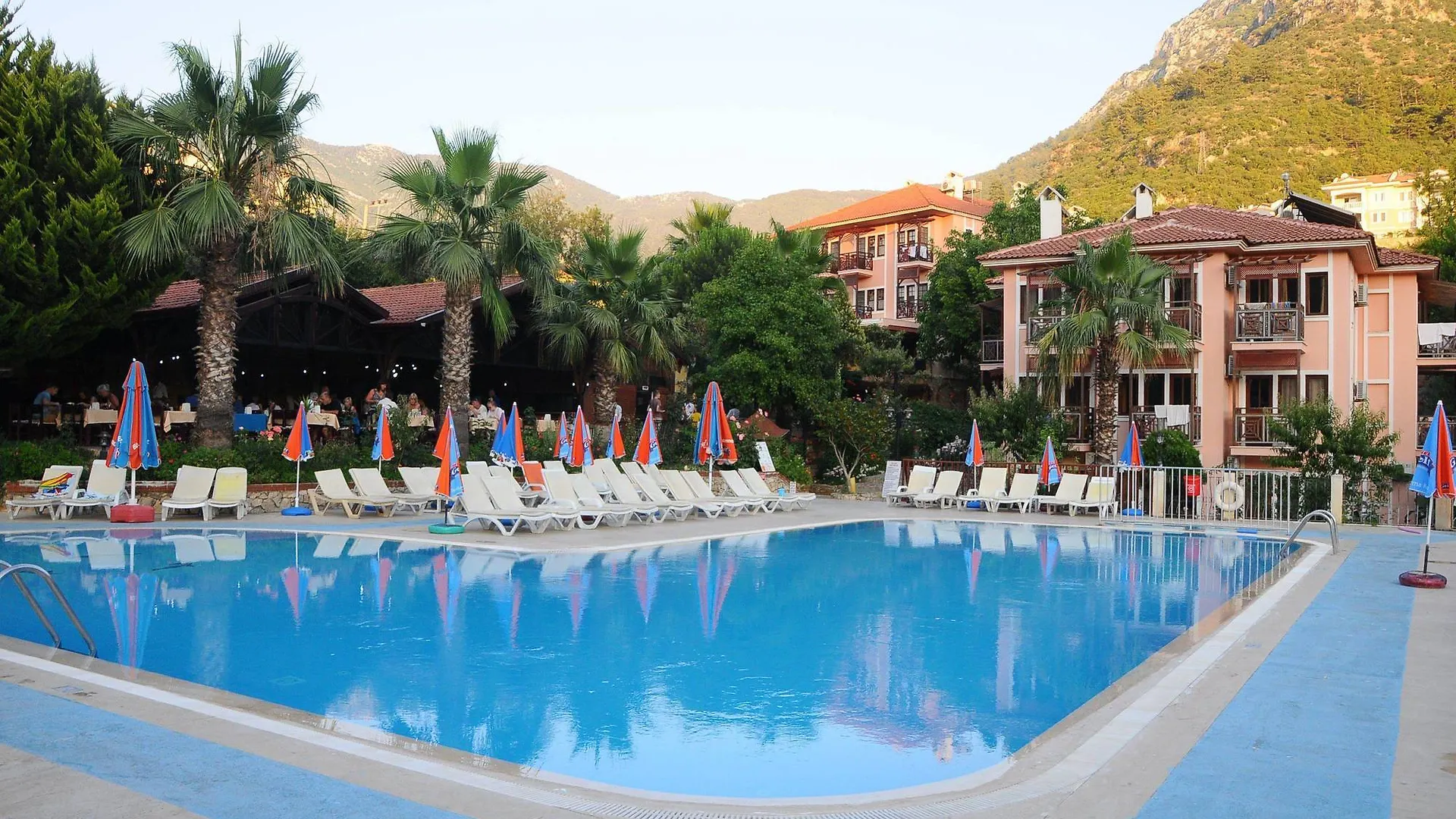 אולודניץ Club Pink Palace Hotel